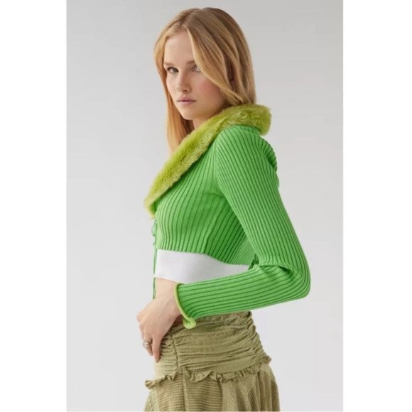 Urban Outfitters Izzy Cropped Cardigan Christmas Grinch Faux Fur Green New Small - Picture 7 of 15